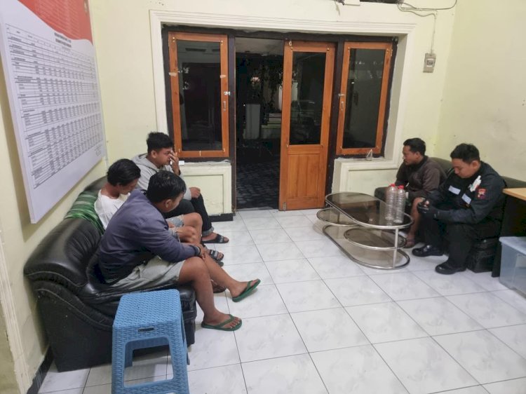 Empat warga mabuk yang mengganggu tetangga di amankan Sparta Polresta Sukoharjo.