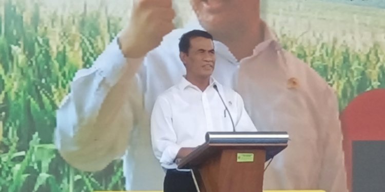 Menpan Andi Amran Sulaiman paparkan solusi kesulitan petani di Stadion Kridosono Blora, Kamis (18/1). RMOL Jateng
