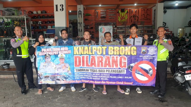 Jajaran Polres Tegal Kota melakukan sosialisasi ke penjual knalpot brong.