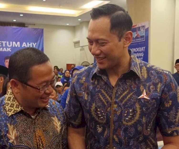 Teguh Sapto Utomo (kiri) bersma Ketum Demokrat, Agus Harimurti Yudoyono (AHY).