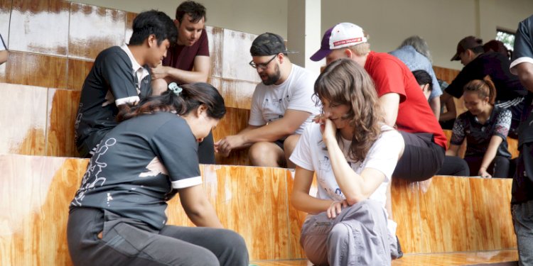 Mahasiswa dan penutur asing belajar di Universitas Kristen Satya Wacana (UKSW), Jumat (19/1). 