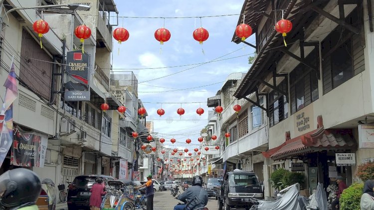 Salah Satu Sudut Pecinan Semarang Yaitu Pertigaan Gang Pinggir Dan Gang Warung Yang Merupakan Kompleks Warisan Sejarah Di Semarang Yang Pembentukannya Berkaitan Dengan Peristiwa Geger Pecinan Di Batavia Abad Ke-18. 