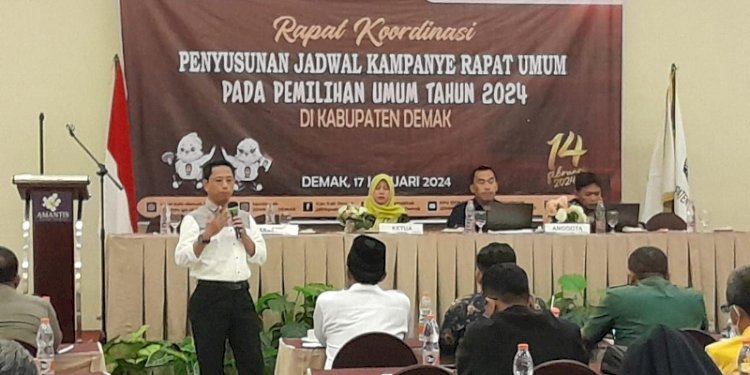 Ketua Bawaslu, Ulin Nuha saat melakukan rakor bersama parpol. RMOL Jateng