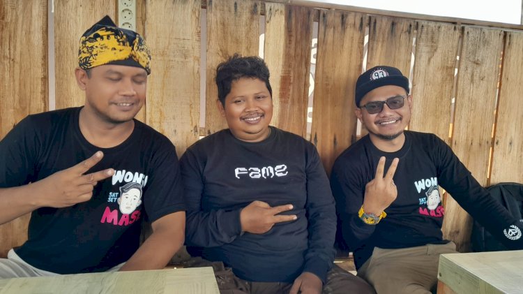 Relawan Wonge Mase Sukoharjo Pratiknyo (kanan), Sahid (tengah) siap menghadirkan Gibran dalam kampanye Akbar di Sukoharjo.