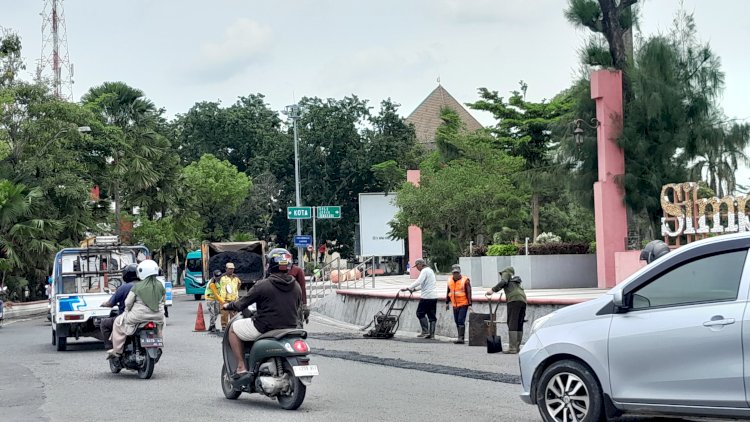 Dinas PUPR genjot perapian jalan sekitar simpang lima Purwodadi, Senin (22/1)