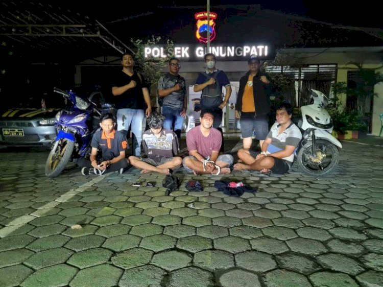 Empat pelaku curanmor yang bertugas sebagai pelaku utama dan penadah barang curian berhasil diringkus Unit Reskrim Polsek Gunungpati. 