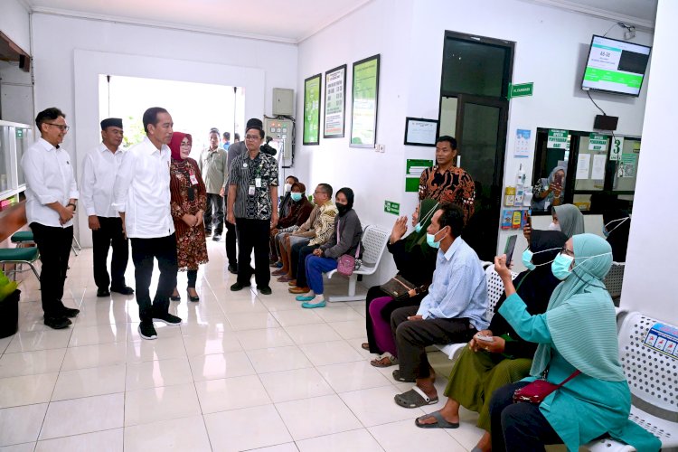 Presiden Jokowi saat mengunjungi Puskesmas 1 Toroh, Kabupaten Grobogan 