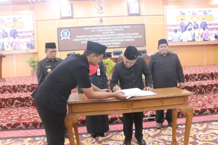 Penandatanganan Perda Kawasan Tanpa Rokok DPRD Demak.