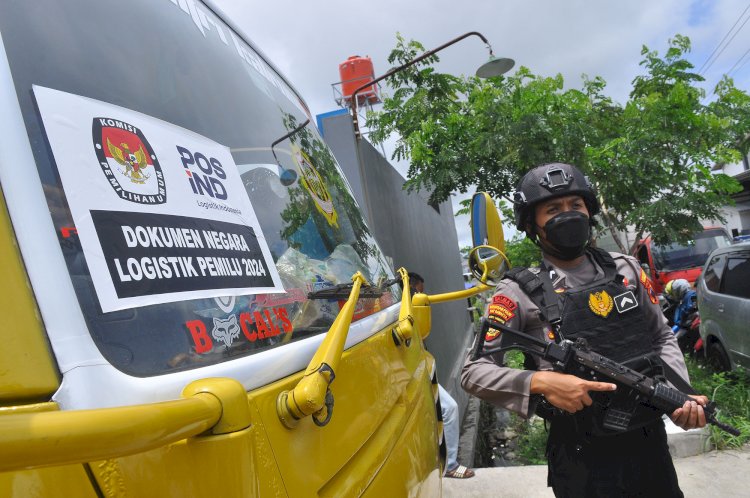 Kegiatan Pengamanan Logistik Pemilihan Umum di Gudang Logistik KPU Semarang (31/1). Foto: Wahyu Sulistiyawan/RMOLJateng 