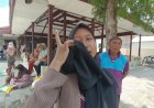 Menunggu Satu Jam, Warga Grobogan Menangis Karena Tak Kebagian Beras