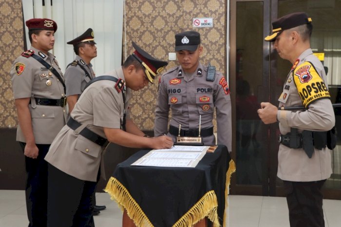 Kapolres Karanganyar AKBP Jerrold Hendra Kumontoy pimpin acara Sertijab di di aula Wirapratama I, Minggu (4/2). Dian Tanti/Dok.RMOLJateng