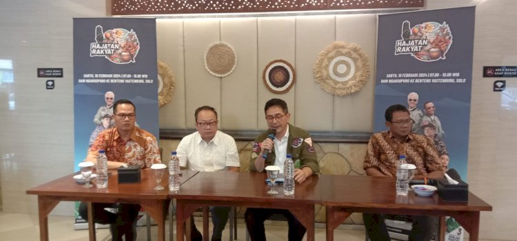 Ketua TPN Ganjar - Mahfud, Arsyad Rasyid didampingi Ketua panitia Hajatan Rakyat Solo Her Suprabu (paling kanan). Almira Nindya/Dok.RMOLJateng
