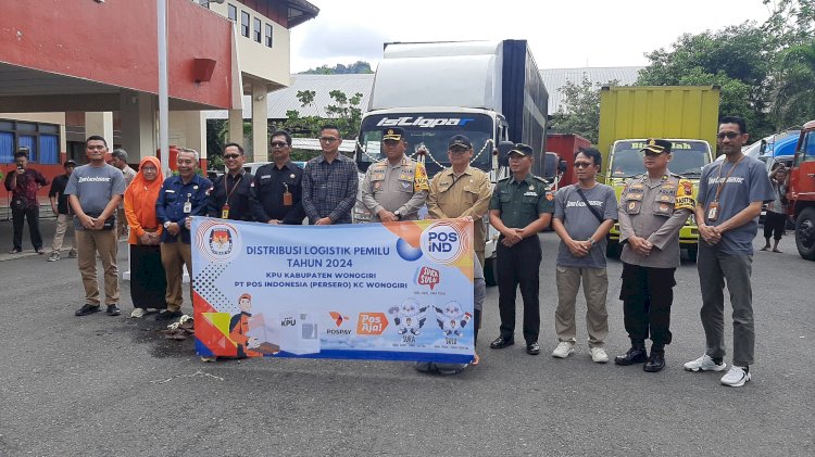 Komisioner KPU Wonogiri bersama Bawaslu, Kapolres, Dandim 0728 serta unsur dari Pemkab Wonogiri saat melepas armada yang mengangkut logistik Pemilu. dok