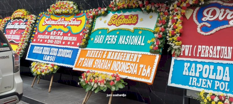 Karangan Bunga Dari Berbagai Instansi dan Perorangan Yang Mengucapkan Harapan Baik Atas Peringatan Hari Pers Nasional dan Ulang Tahun PWI Ke-78 pada Jumat (09/02) pagi. Foto: Juniarti Soehardjo/RMOLJateng
