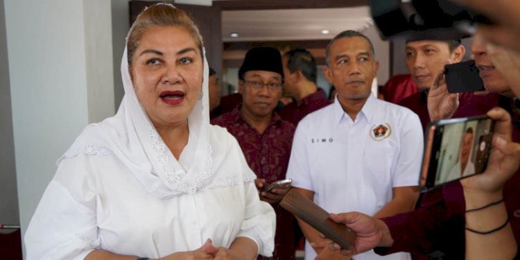 umardani aja   Lampiran15.06 (45 menit yang lalu)   kepada saya  Hari Pers Nasional 2024, Mbak Ita Berharap Sinergitas Kondusifkan Pemilu     Wali Kota Semarang, Hevearita Gunaryanti Rahayu menghadiri perayaan Hari Pers Nasional 2024 bertajuk "Mengawal Transisi Kepemimpinan Nasional dan Merawat Keutuhan Bangsa" oleh Persatuan Wartawan Indonesia (PWI) Jateng di Gedung Pers Jalan Tri Lomba Juang No 10 Kota Semarang, Jumat  (9/2).   Dalam kesempatan itu, Mbak Ita sapaan akrabnya mengucapkan selamat