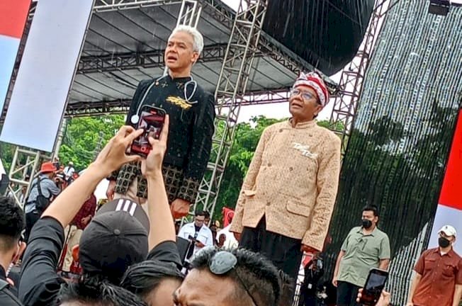 Capres dan Cawapres Nomor Urut 03 Ganjar-Mahfud Saat Kampanye Akbar Di Solo Hajatan Rakyat, Sabtu (10/02). Foto: Almira Nindya/RMOLJateng