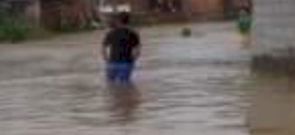 Banjir di Desa Asinan, Kecamatan Bawen, Kabupaten Semarang sempat tinggi, Sabtu (10/2).  Potongan Video/Erna Yunus B