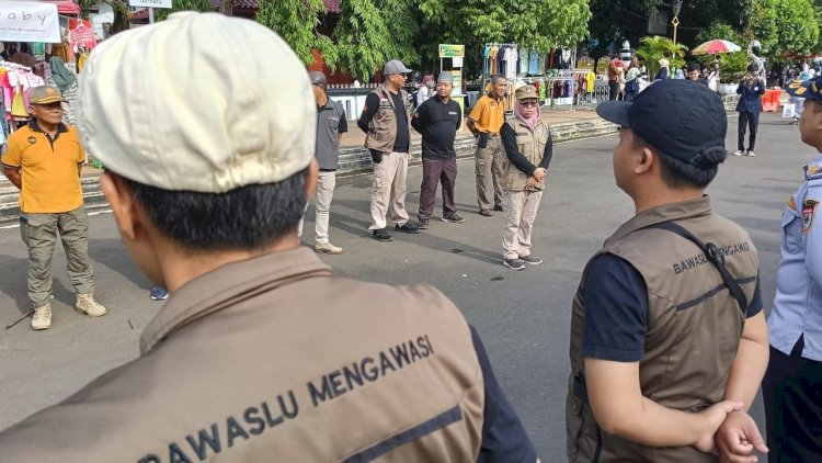 Tim Gabungan menggelar apel pembersihan APK Pemilu 2024. Bakti Buwono/Dok.RMOLJateng