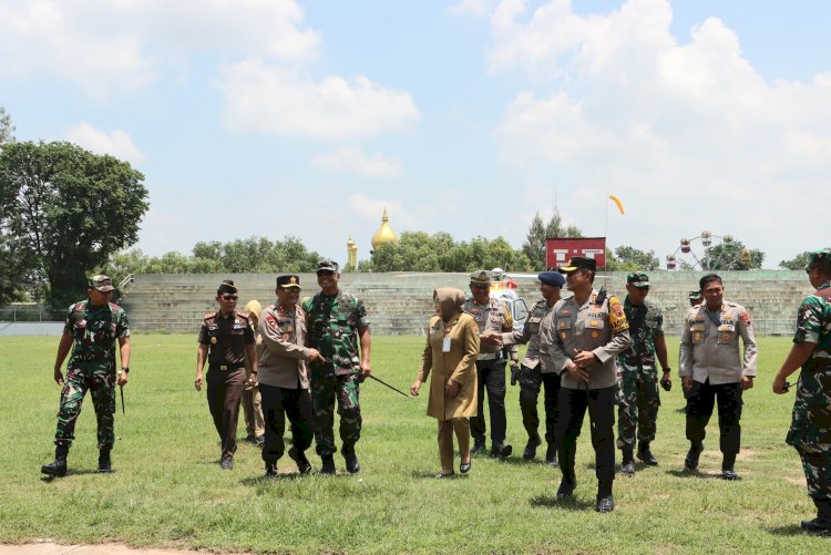 Forkopimda Grobogan sambut kedatangan Pangdam Diponegoro dan Kapolda Jateng di Stadion Krida Bakti Purwodadi, Senin (12/2). Rubadi/Dok.RMOLJateng
