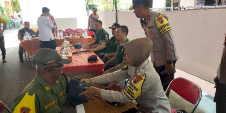  Anggota Linmas cek lakukan cek kesehatan. RMOL Jateng