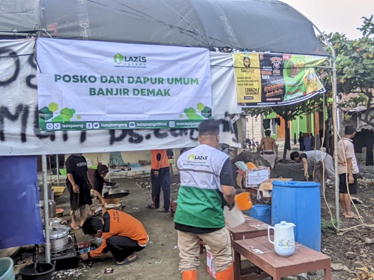 LAZIS Jateng Membantu Korban Banjir Di Wilayah Demak Dan Grobogan Dengan Menerjunkan Relawan Dan Bantuan Logistik, Selasa (13/02) Foto: Dokumentasi LAZIS