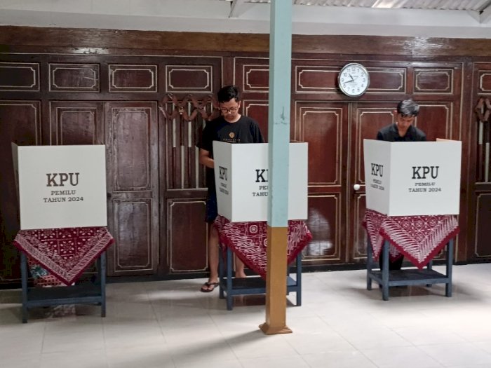 Warga Salurkan Hak Pilihnya Di TPS 04, Rabu (14/02). Foto: Dian Tanti Burhani/RMOLJateng