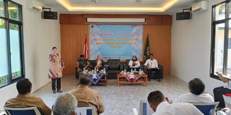 Penjabat Bupati Batang, Lani Dwi Rejeki saat di kantor pertanahan sosialisasi PTSL. RMOL Jateng