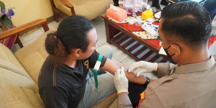 Dokkes Polres Semarang selama 2 hari membagikan dan memberikan injeksi vitamin bagi petugas PPS hingga PPK, sejak Jumat (16/2). RMOL Jateng