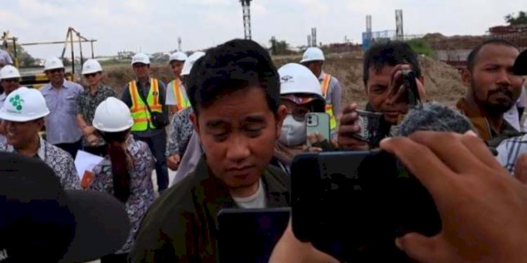 Wali Kota Gibran usai meninjau pembangunan Museum Sains dan Teknologi Solo. RMOL Jateng