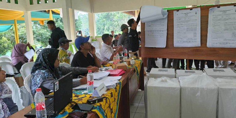 Proses Rapat Pleno Terbuka Rekapitulasi Suara di Kecamatan Pecalungan. RMOL Jateng