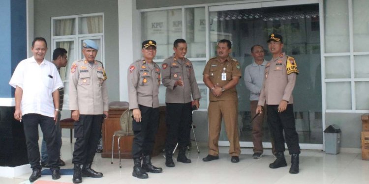 Kapolres Blora lakukan kesiapan personil pengamanan gudang logistik, Selasa (20/2) sore. RMOL Jateng