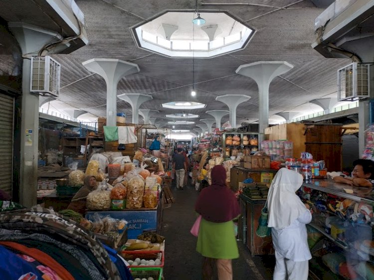 Harga Beberapa Kebutuhan Pokok Atau Sembako Di Pasar Jatingaleh Dan Peterongan Alami Kenaikan Jelang Ramadhan Diakibatkan Inflasi Karena Stok Terbatas Dan Harga Mengikuti Naik, Rabu (21/01). Foto: Dicky A Wijaya/RMOLJateng