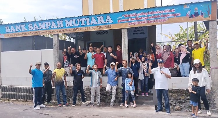 Resmikan Bank Sampah Ke-117 Di Pemukiman Perum Tamut, Ketua DPRD Salatiga: Dari Sampah Menjadi Emas. Foto: Erna Yunus B/RMOLJateng
