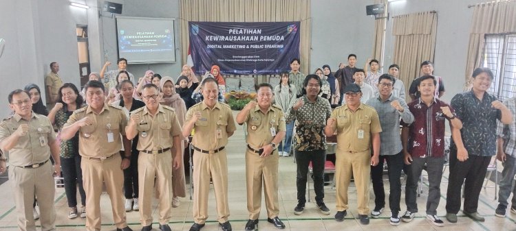 MEMBUKA: Pj Wali Kota Salatiga Yasip Khasani Memberikan Arahan Sekaligus Membuka Kegiatan Pelatihan Kewirausahaan Pemuda Digital Marketing Dan Public Speaking Bertempat Di Aula Kelurahan Kutowinangun Lor, Salatiga, Senin (26/02). Foto: Erna Yunus B/RMOLJateng