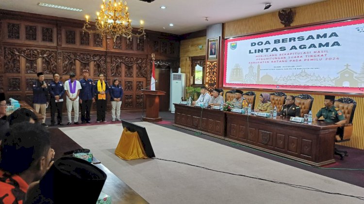Doa Bersama Lintas Agama Di Aula Kabupaten Batang, Jawa Tengah, Senin (26/02) Pagi. Foto: Bakti Buwono/RMOLJateng