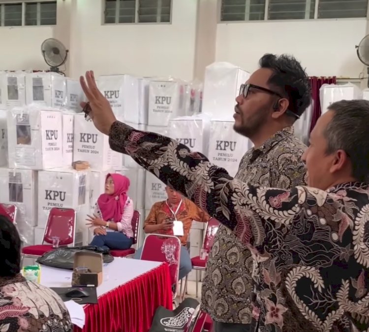 Ketua KPU Kota Semarang Henry Casandra Gultom Memastikan Siap Untuk Melaksanakan Penghitungan Berjenjang Lanjutan Pemilu 2024 Tingkat KPU Kota Semarang Setelah Tahapan Rekapitulasi PPK Selesai Semuanya. Foto: Dicky A Wijaya/RMOLJateng