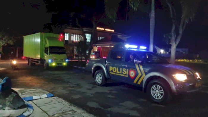 Pengembalian Logistik Pemilu Ke Gudang KPU Karanganyar Dengan Pengawalan Polisi. Foto: Dian Tanti Burhani/RMOLJateng