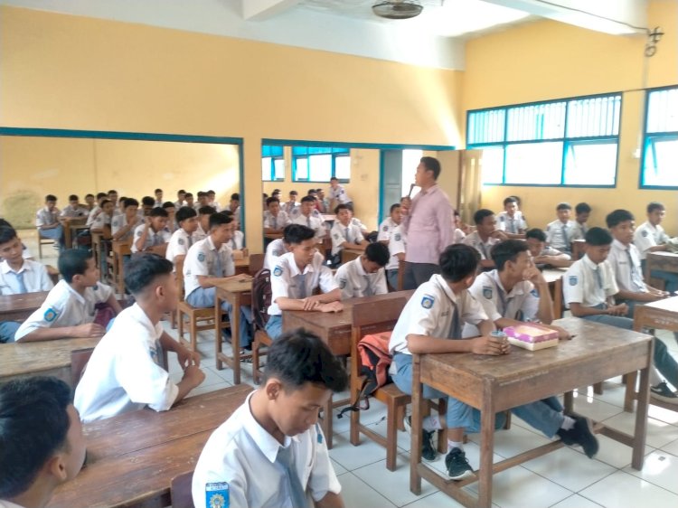 Satres Narkoba Polres Blora Sosialisasikan Bahaya Narkoba, Kepada Para Siswa SMA, Selasa (27/02). Foto: Rubadi/RMOLJateng