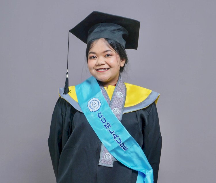 Magdalena Asmara, wisudawan terbaik UNS, anak buruh bangunan yang penuh prestasi. Almira Nindya/Dok.RMOLJateng
