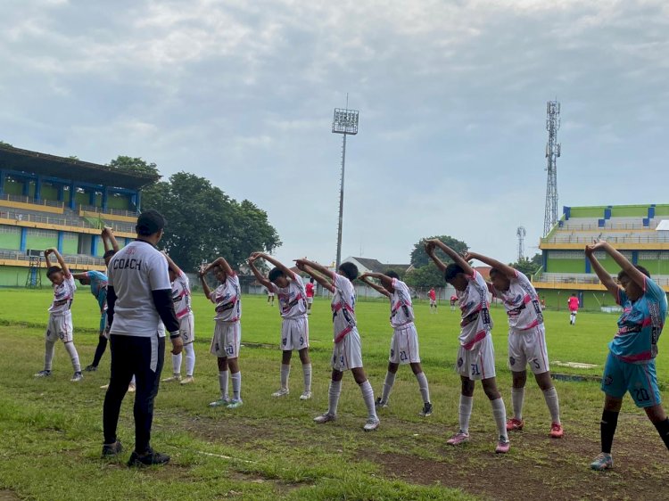 Skuad Asti Kudus yang diperkuat 18 pemain kategori U-13 saat pemusatan latihan di Stadion Wergu Wetan Kudus. Arif Edy Purnomo/RMOLJateng