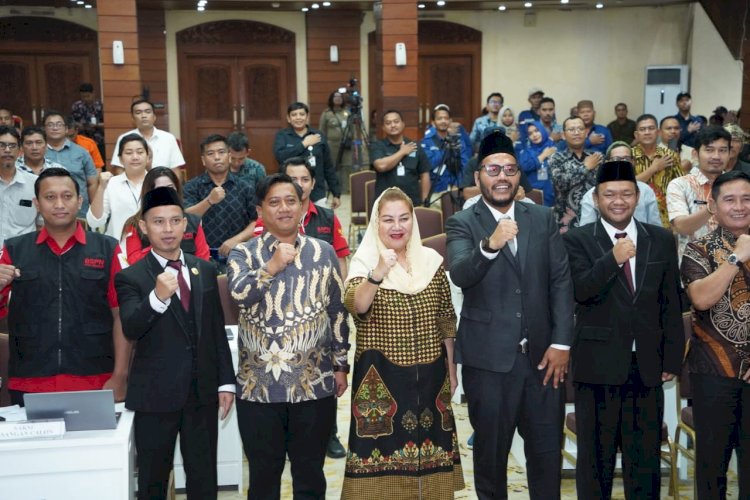 Wali Kota Semarang, Hevearita Gunaryanti Rahayu saat menghadiri Rapat Pleno Rekapitulasi Hasil Penghitungan Perolehan Suara Pemilu 2024 di Gedung Moch Ikhsan Balai Kota Semarang, Kamis (29/2). Umar Dani/Dok.RMOLJateng
