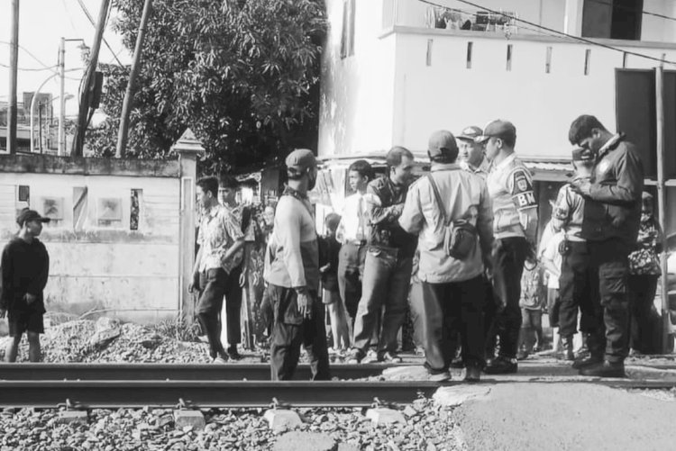 Kondisi perlintasan KA tanpa palang Jalan Sadewa VII, Kokrosono, Semarang Utara, Kamis (29/2) sore. Dicky Aditya/Dok..RMOLJateng