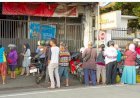Antrian Panjang Berburu Gas Melon Di Salatiga dan Kabupaten Semarang