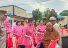 Kapolres Dan Ketua Bhayangkari Karanganyar Berbagi Ratusan Takjil Kepada Masyarakat