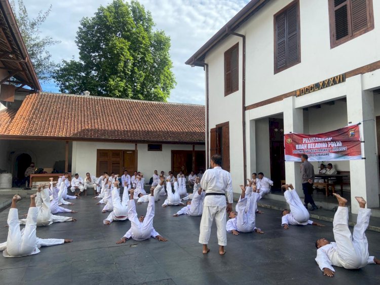 MENJALANKAN: Personil Polres Semarang Menjalankan Rangkaian Ujian Kenaikan Pangkat Periode 1 Juli 2024, Jum'at (01/03). Foto: Erna Yunus B/RMOLJateng