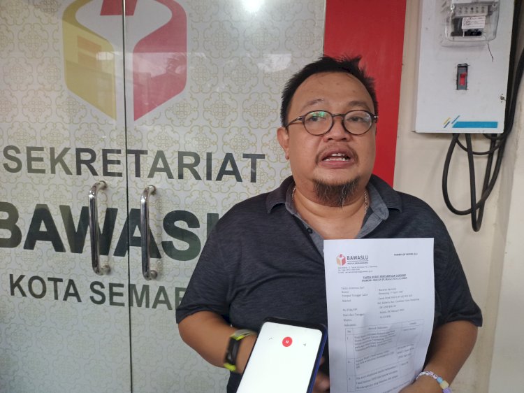 Yuscitra pratama, tim sukses dari Mararas Akuara caleg partai Golkar usai melapor ke kantor Bawaslu di Jalan Brotojoyo Semarang. Umar Dani/Dok.RMOLJateng