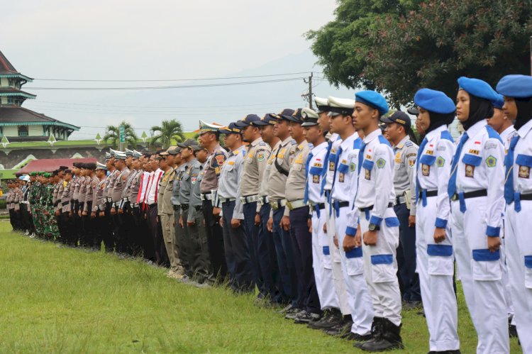 Perwakilan pelajar mengikuti apel gelar pasukan operasi keselamatan lalu lintas Candi 2024. Istimewa