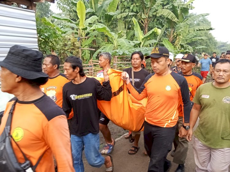Tim SAR gabungan dari berbagai unsur berhasil menemukan bocah yang hanyut di sungai Pusur Sukoharjo pada Rabu (6/3) siang berhasil ditemukan pada Kamis (7/3) pagi. dok Basarnas