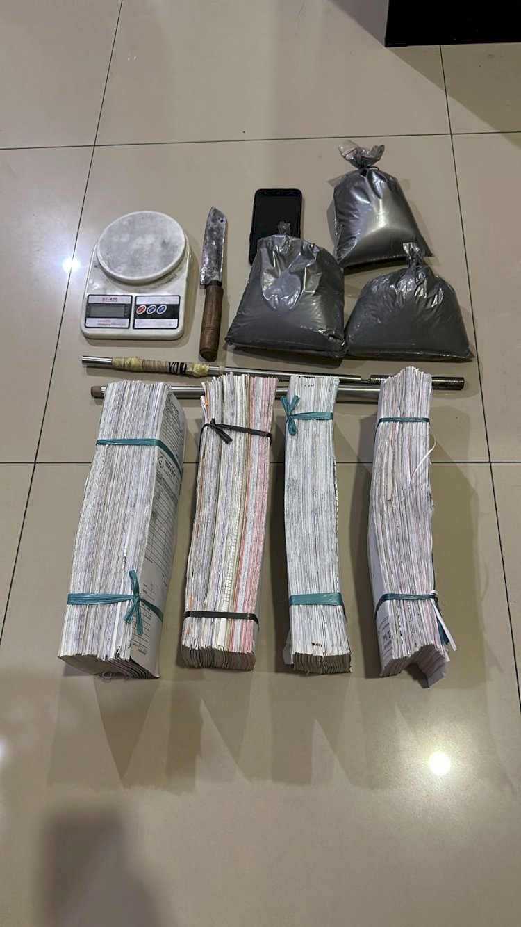Terduga Pelaku Yang Memproduksi Bahan Petasan Ditahan Petugas Satreskrim Polres Boyolali Beserta Barang Bukti Saat Operasi Pekat Candi 2024, Jumat (08/03). Erna Yunus B/RMOLJateng