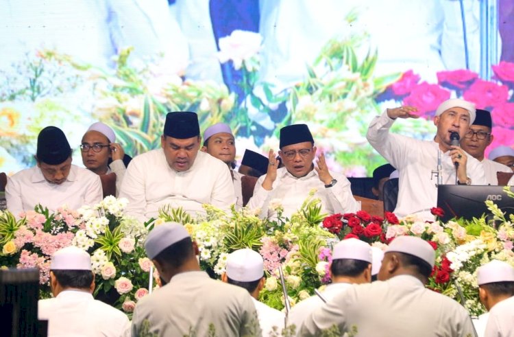 Agenda Kudus Berselawat menghadirkan Habib Ali Zainal Abidin Assegaf dan majelis rebana Azzahir dan jajaran Forkompinda Kudus, Blora dan Rembang. Arif Edy Purnomo/Dok.RMOLJateng